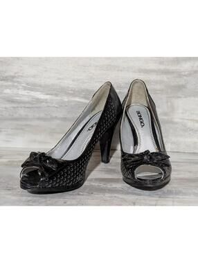 Bongo Black Patent Leather Peep Toe Heels with Bow Accent 6.5M